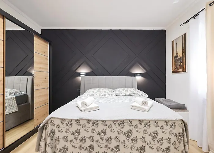 Oscar & Leo Apartments